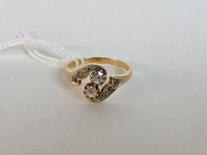 null Toi & Moi ring in yellow gold (750 thousandths) set with diamonds, hallmark,...
