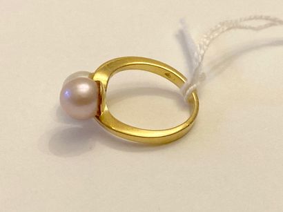 null Toi & Moi ring in yellow gold (750 thousandths) set with two-tone pearls, t....