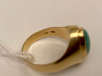 null Yellow gold (750 thousandths) ring set with a turquoise cabochon, hallmarks,...