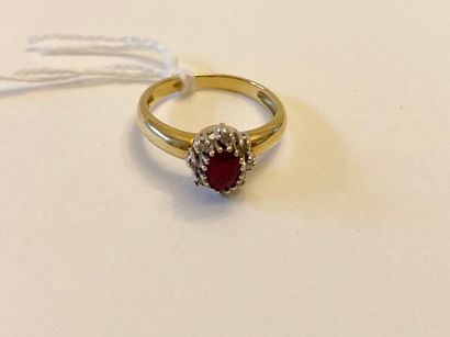 null Yellow gold (750 thousandths) ring set with an oval ruby surrounded by diamonds,...