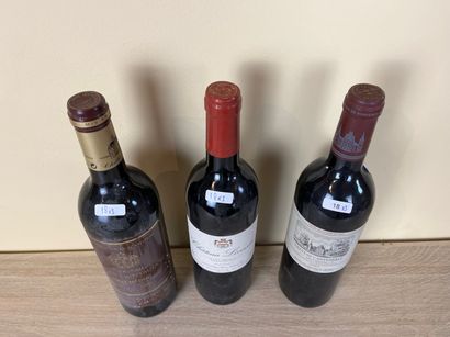 BORDEAUX (HAUT-MEDOC) Ensemble de trois bouteilles (rouge) : deux crus bourgeois...