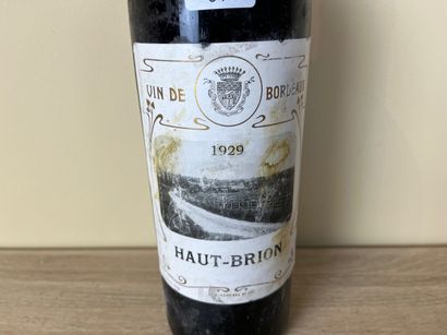 BORDEAUX Haut-Brion 1929 (rouge), une bouteille [haut-épaule, altérations à l'ét...