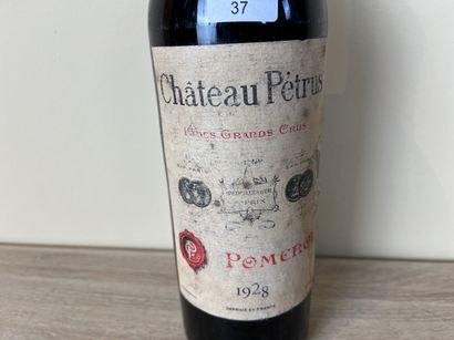BORDEAUX (POMEROL) Château Petrus, 1er des grands crus 1928 (rouge), une bouteille...