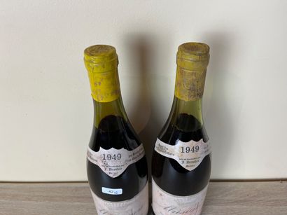 BOURGOGNE (MUSIGNY) Domaine Comte Georges de Vogüé 1949 (rouge), deux bouteilles...