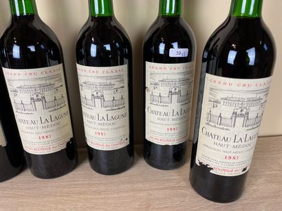 BORDEAUX (HAUT-MEDOC) Château La Lagune, grand cru classé 1987 (rouge), huit bouteilles...