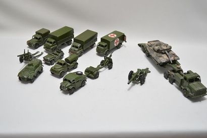 null DINKY (13) : 2x 621 5 tons army wagon - 626 Military ambulance - 660 tank transporter...