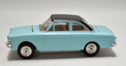 null GAMA 941, Ford Taunus 12M, 1964, bleuu ciel et toit noir, capot moteur et coffre...