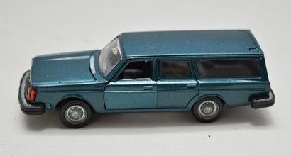 null NACORAL 125 Volvo 245 DL Break, 1974, bleu métallic, pare-chocs américain, ...