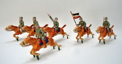 null Soldats de plomb fabrication belge (6) cavaliers (E).

