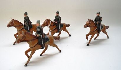 null (4) cavaliers russes en plomb (E).
