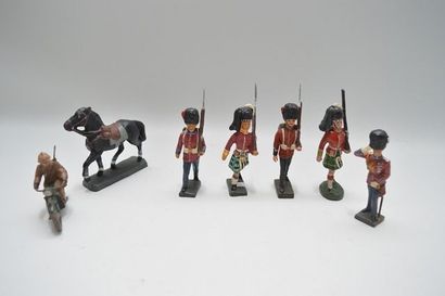 null (7) soldats : LINEOL (4) un écossais défilant, 3 garde royal anglaise, dont...
