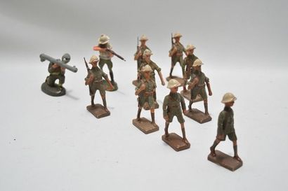 null DURSO (10) : soldats belges du Congo en short et casque blanc (traces d'usage,...