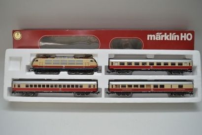 null MÄRKLIN 2852, coffret TEE avec motrice CC en rouge et crème + 3 voitures voyageurs...