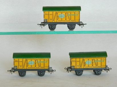 null MARKLIN (3): 3X 382 wagons fermés JAMAÏCA FYFFES en jaune, toit vert repeint,...