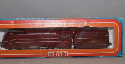 null MÄRKLIN 3089, locomotive carénée rouge, 231, tender 4 axes, boîte bleue et rouge...