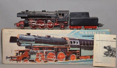 null MÄRKLIN 3005, locomotive type vapeur, 131, tender 4 axes, noire, état neuf en...