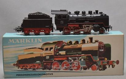 null MÄRKLIN 3003, locomotive 130, tender 3 axes, noire, inscription peinte 24058,...