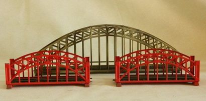 null MÄRKLIN 467 et 467.2 (3) ponts à arches: 2x petits ponts à arches en rouge,...