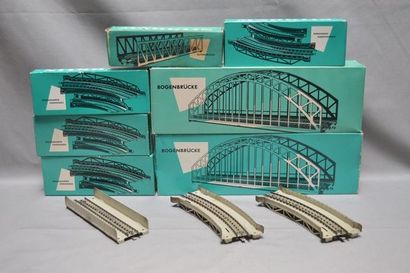 null MÄRKLIN ponts à arches: 2x 7163 - 7164 3x pilastres (MB) - 7162 pont à tablier...