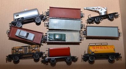 null MÄRKLIN (10) wagons marchandises divers: 362 bascule, rouge - 368 grue - 308/1...