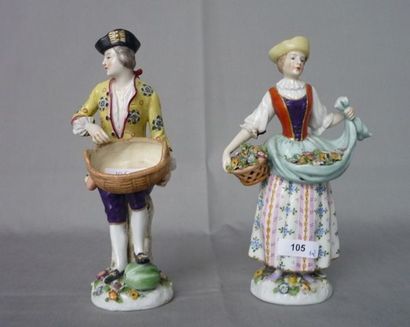HOECHST, XVIIIè Paire de statuettes en porcelaine dure polychrome représentant le...