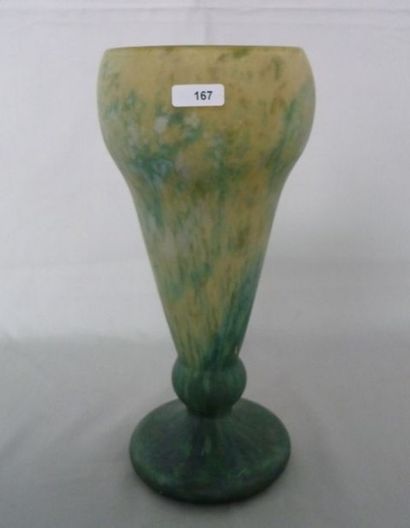 DAUM Nancy Vase cornet à col renflé en verre multicouche marmoréen (verre de plusieurs...