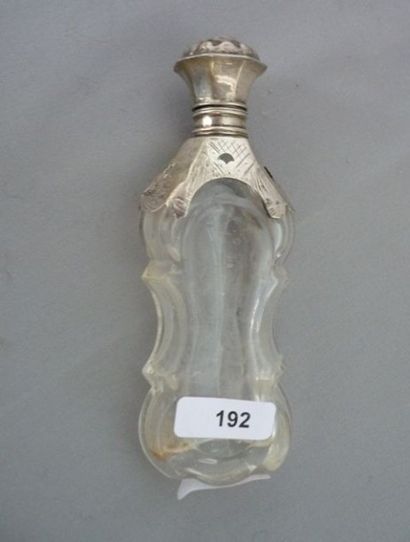 null Flacon à parfum, époque Louis XIV, fin XVIIè - début XVIIIè, en verre taillé...