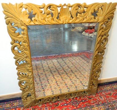null Miroir en bois et stuc doré moderne, décor de feuilles d'acanthe, dim.: 103x88...
