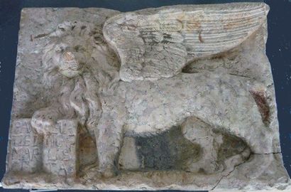 null Important bas-relief en pierre marbrière Nembro représentant le Lion de Saint-Marc,...