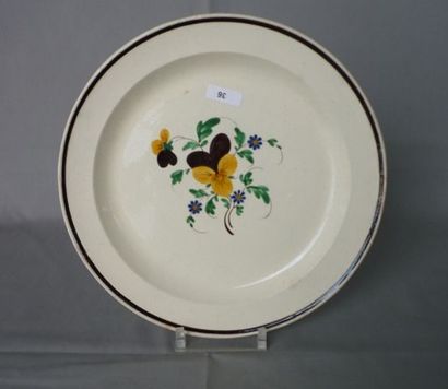 ANDENNE, fin XVIIIè Assiette en faÏence fine, manufacture de Joseph Wouters, de forme...