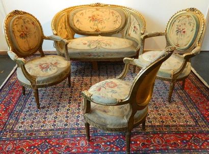 null Salon en bois doré, Napoléon III, dans le goût Louis XVI, garni d'une tapisserie...