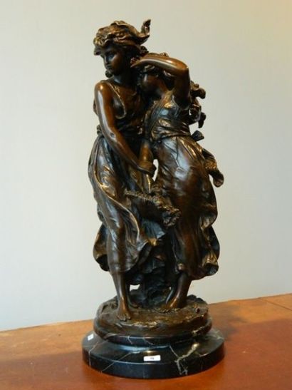 MOREAU Auguste (1834-19417) "L'Accolade des Nymphes", sculpture en bronze patiné...
