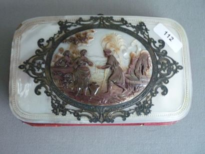 null Pochette de soirée, Napoléon III, en nacre et argent, joli décor en bas-relief...
