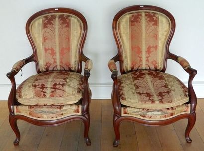 null Paire de fauteuils, XIXe, Louis-Philippe, en acajou, de proportion harmonieuse...