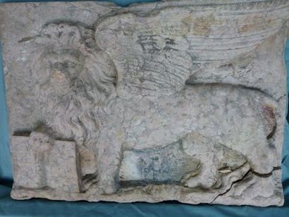 null Important bas-relief en pierre marbrière Nembro représentant le Lion de Saint-Marc,...