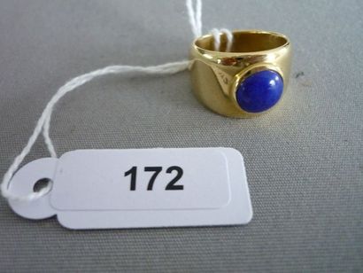 null Bague en or jaune 18k sertie de lapis lazuli (2 cts), 8,94 gr.