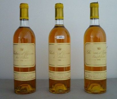 null BORDEAUX, Sauternes, 3 bouteilles CHATEAU D'YQUEM - Lur-Saluces - 1981, mis...