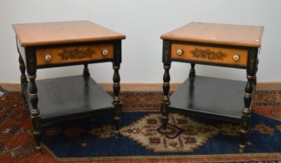 null Paire de tables-bouts de canapé, Napoléon III, piétement torsadé en bois noirci...