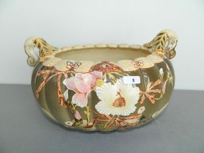 null Pot en barbotine, décor floral déployé sur fond beige, ht 17 cm.