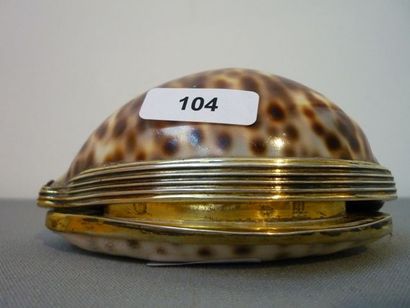 null Boîte de forme coquillage en argent vermeil aux poinçons belges 1831-1868, second...
