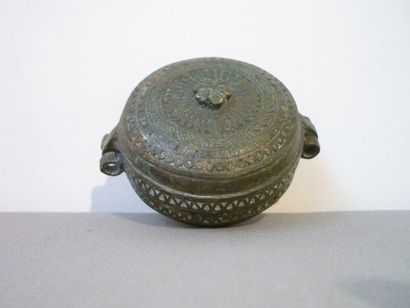 null Boîte à onguent ancienne en bronze patiné, dim. : 3,5x8,5 cm (petits manque...
