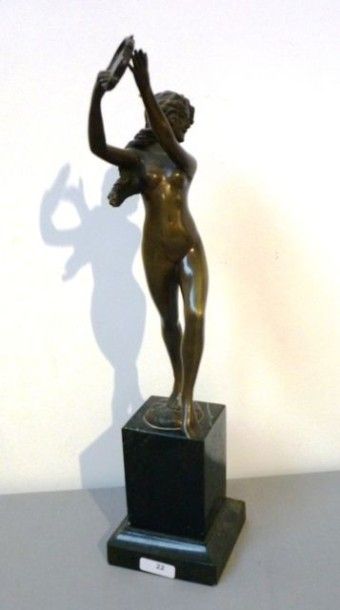 IFFLAND Franz (1862-1935) "La Joueuse de tambourin", sculpture en bronze, signée...