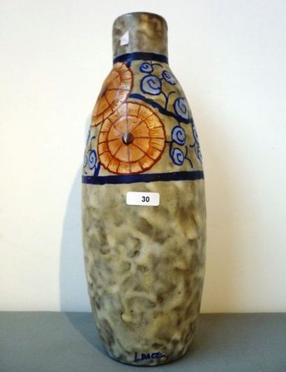 DAGE Louis Auguste (France, 1885-1963) Vase piriforme en faïence, col ceintré, décor...
