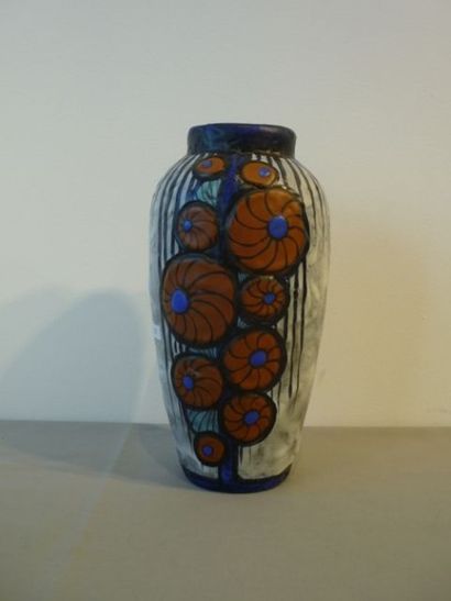 DAGE Louis Auguste (France, 1885-1963) Vase piriforme en faïence, col ceintré, décor...