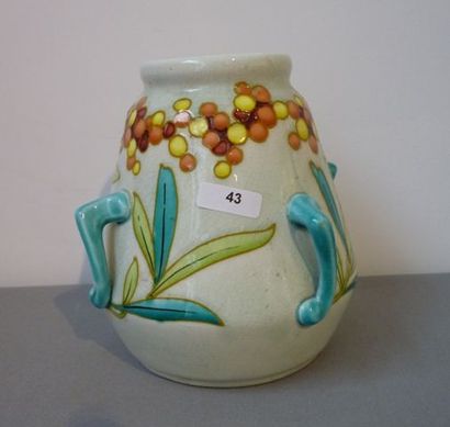 BOCH FRERES KERAMIS Vase à quatre anses en faïence craquelée, forme ovoïde à décor...