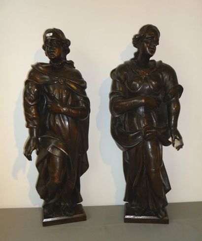 null Paire de saints en noyer sculpté, XVIIe, ht 79 et 80 cm (petits manques).