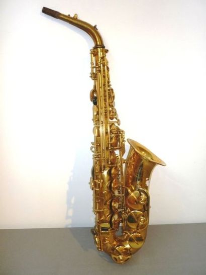 JUPITER Instrument de musique : saxophone monté en lampe.