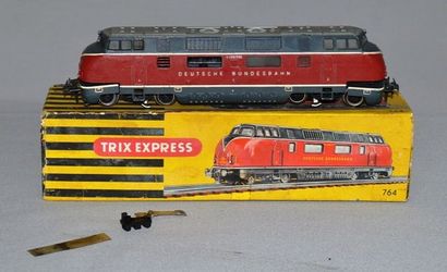 TRIX HO Réf 764 : loco diesel V200 en rouge et gris, prise patin à réparer, (PB)...
