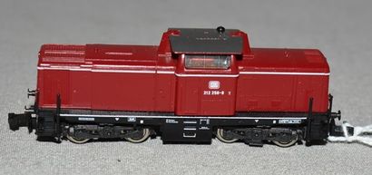 FLEISCHMANN Piccolo Ecart N : loco diesel de la DB, BB en rouge et noire, modèle...