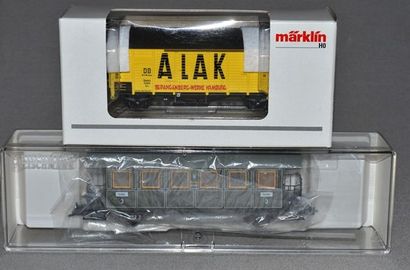 null VARIA (2) : MÄRKLIN 48160, wagon "ALAK" jaune - FLEISCHMANN 84 5812, voiture-voyageurs...